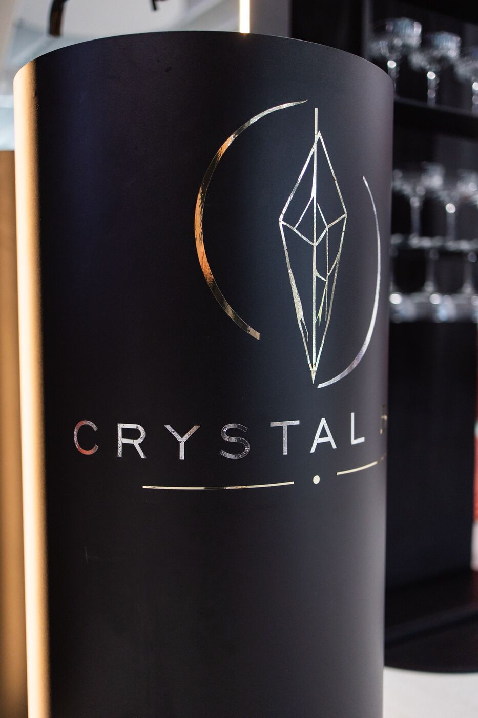 Логотип Crystal Bar зблизька